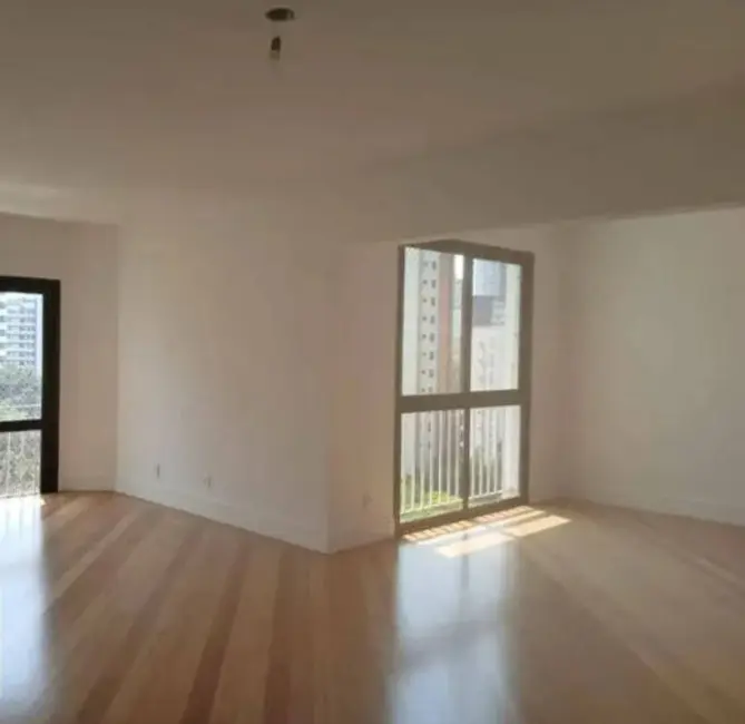 Apartamento com 3 quartos à venda, 177m2 em Moema, São Paulo - SP - imagem 3 Foto 3 de Apartamento com 3 quartos à venda, 177m2 em Moema, São Paulo - SP