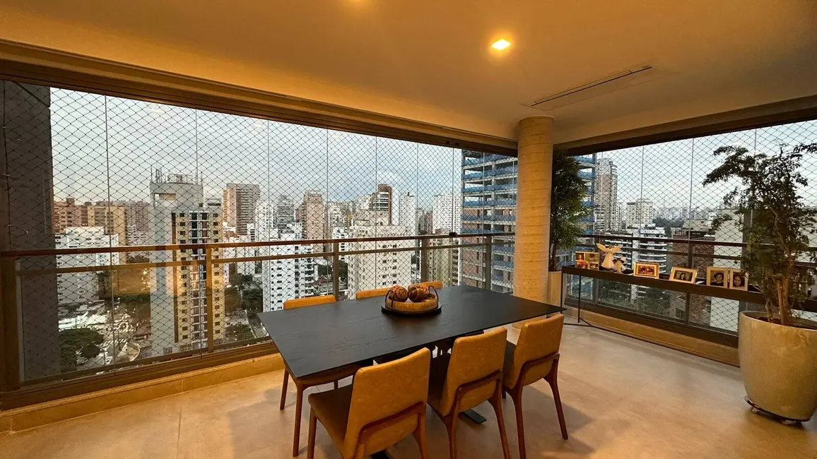 Apartamento com 3 quartos à venda, 117m2 em Moema, São Paulo - SP - imagem 1 Foto 1 de Apartamento com 3 quartos à venda, 117m2 em Moema, São Paulo - SP
