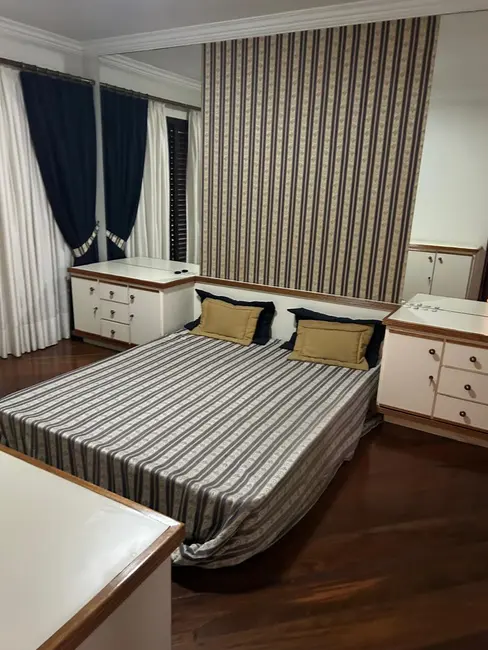 Apartamento com 4 quartos à venda e para alugar, 250m2 em Moema, São Paulo - SP - imagem 4 Foto 4 de Apartamento com 4 quartos à venda e para alugar, 250m2 em Moema, São Paulo - SP