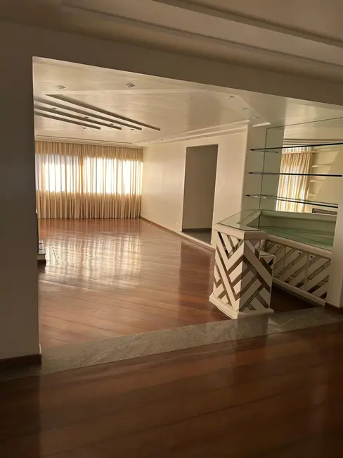 Apartamento com 4 quartos à venda e para alugar, 250m2 em Moema, São Paulo - SP - imagem 2 Foto 2 de Apartamento com 4 quartos à venda e para alugar, 250m2 em Moema, São Paulo - SP