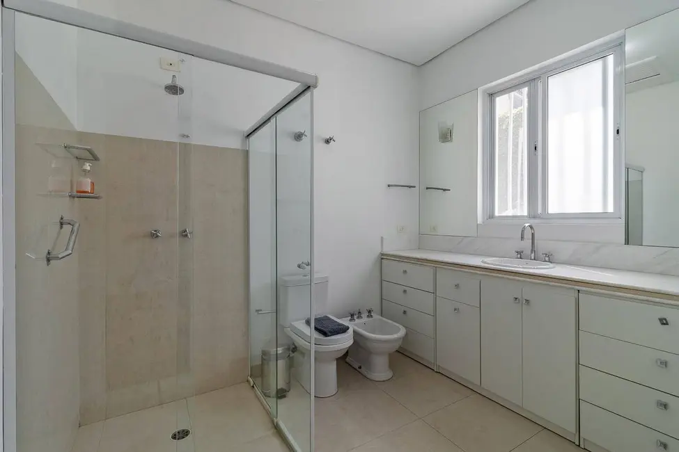 Casa com 3 quartos à venda e para alugar, 300m2 em Jardim Europa, São Paulo - SP - imagem 4 Foto 4 de Casa com 3 quartos à venda e para alugar, 300m2 em Jardim Europa, São Paulo - SP