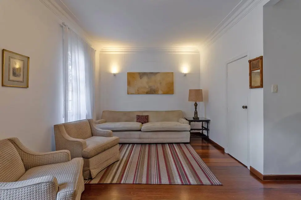 Casa com 3 quartos à venda e para alugar, 300m2 em Jardim Europa, São Paulo - SP - imagem 2 Foto 2 de Casa com 3 quartos à venda e para alugar, 300m2 em Jardim Europa, São Paulo - SP