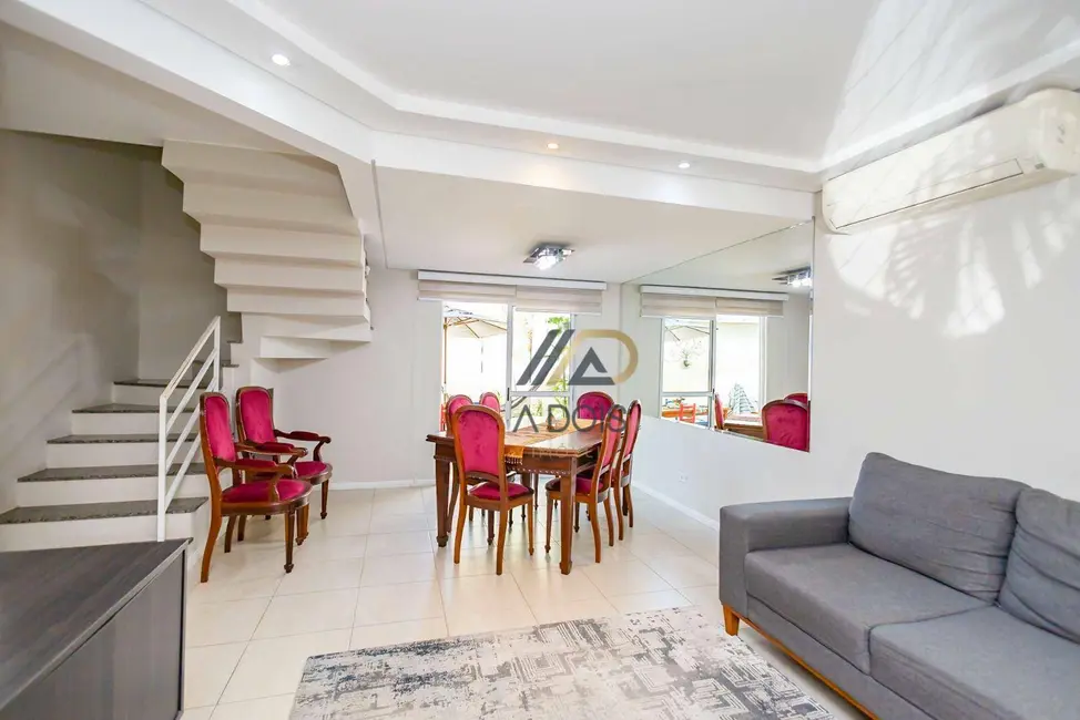 Sobrado com 4 quartos à venda, 190m2 em Santa Felicidade, Curitiba - PR - imagem 8 Foto 8 de Sobrado com 4 quartos à venda, 190m2 em Santa Felicidade, Curitiba - PR