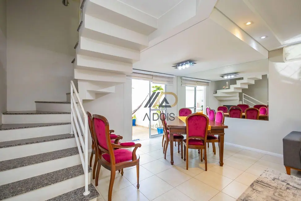 Sobrado com 4 quartos à venda, 190m2 em Santa Felicidade, Curitiba - PR - imagem 7 Foto 7 de Sobrado com 4 quartos à venda, 190m2 em Santa Felicidade, Curitiba - PR