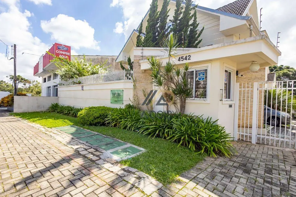 Sobrado com 4 quartos à venda, 190m2 em Santa Felicidade, Curitiba - PR - imagem 4 Foto 4 de Sobrado com 4 quartos à venda, 190m2 em Santa Felicidade, Curitiba - PR