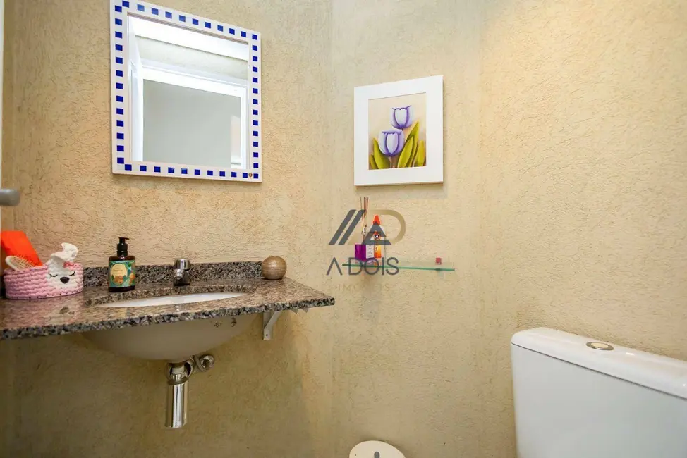 Sobrado com 4 quartos à venda, 190m2 em Santa Felicidade, Curitiba - PR - imagem 6 Foto 6 de Sobrado com 4 quartos à venda, 190m2 em Santa Felicidade, Curitiba - PR