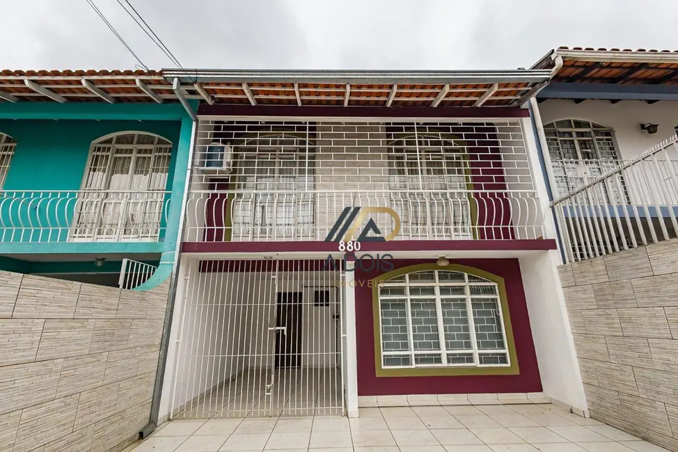 Sobrado com 3 quartos à venda, 205m2 em Pilarzinho, Curitiba - PR - imagem 3 Foto 3 de Sobrado com 3 quartos à venda, 205m2 em Pilarzinho, Curitiba - PR