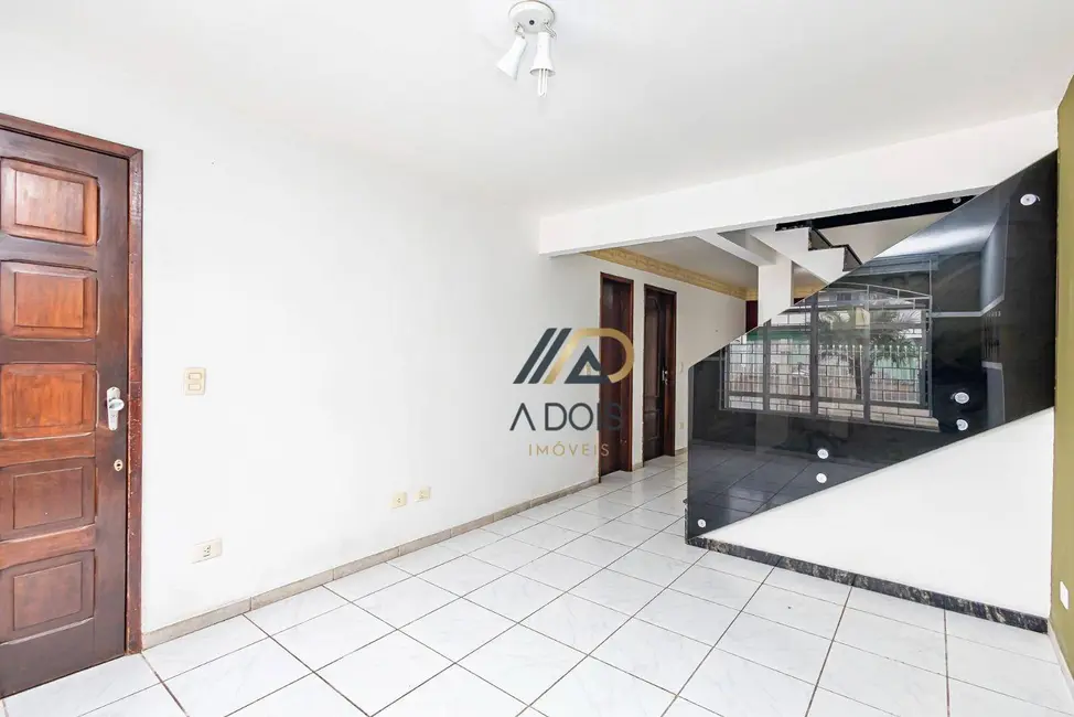 Sobrado com 3 quartos à venda, 205m2 em Pilarzinho, Curitiba - PR - imagem 6 Foto 6 de Sobrado com 3 quartos à venda, 205m2 em Pilarzinho, Curitiba - PR