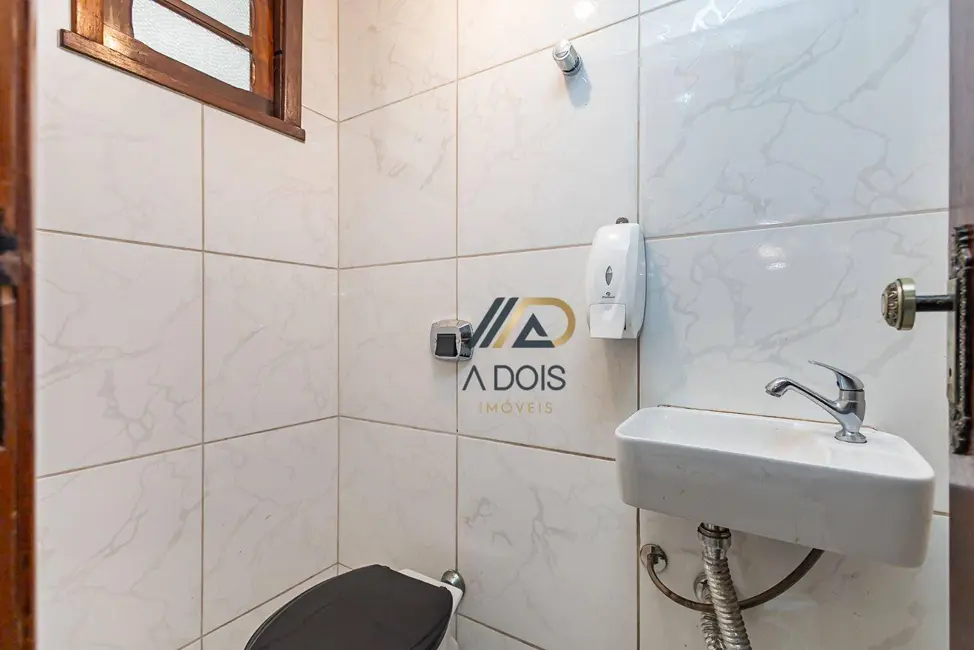 Sobrado com 3 quartos à venda, 205m2 em Pilarzinho, Curitiba - PR - imagem 8 Foto 8 de Sobrado com 3 quartos à venda, 205m2 em Pilarzinho, Curitiba - PR