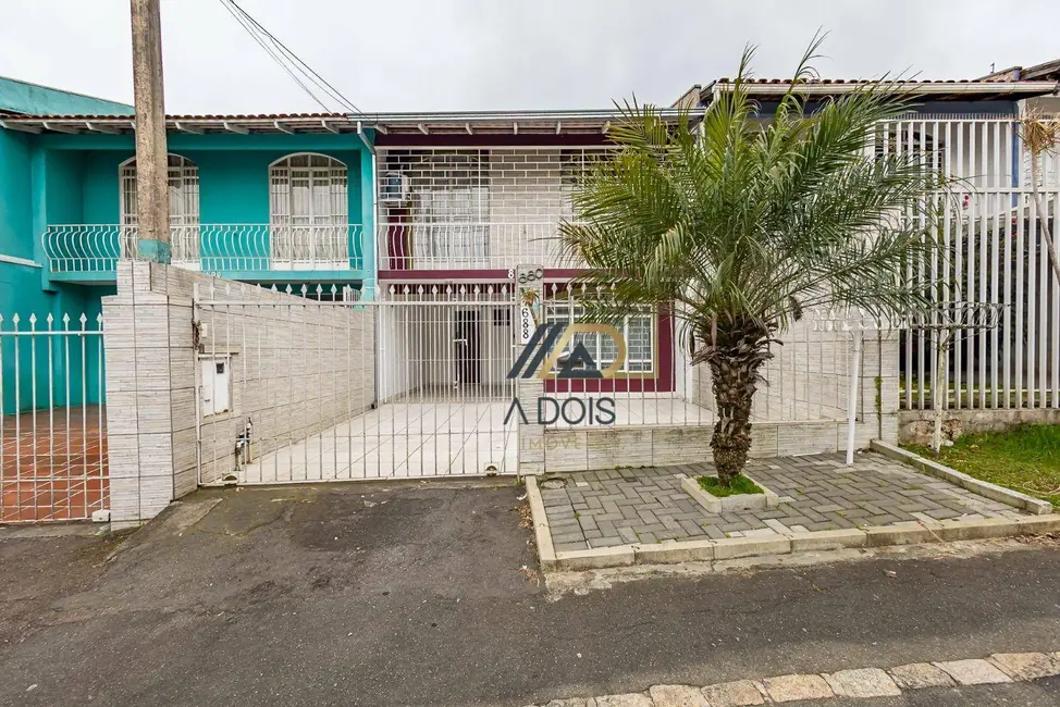 Sobrado com 3 quartos à venda, 205m2 em Pilarzinho, Curitiba - PR - imagem 4 Foto 4 de Sobrado com 3 quartos à venda, 205m2 em Pilarzinho, Curitiba - PR