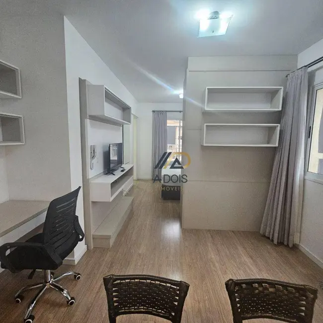 Foto 3 de Apartamento com 1 quarto para alugar, 32m2 em Centro, Curitiba - PR