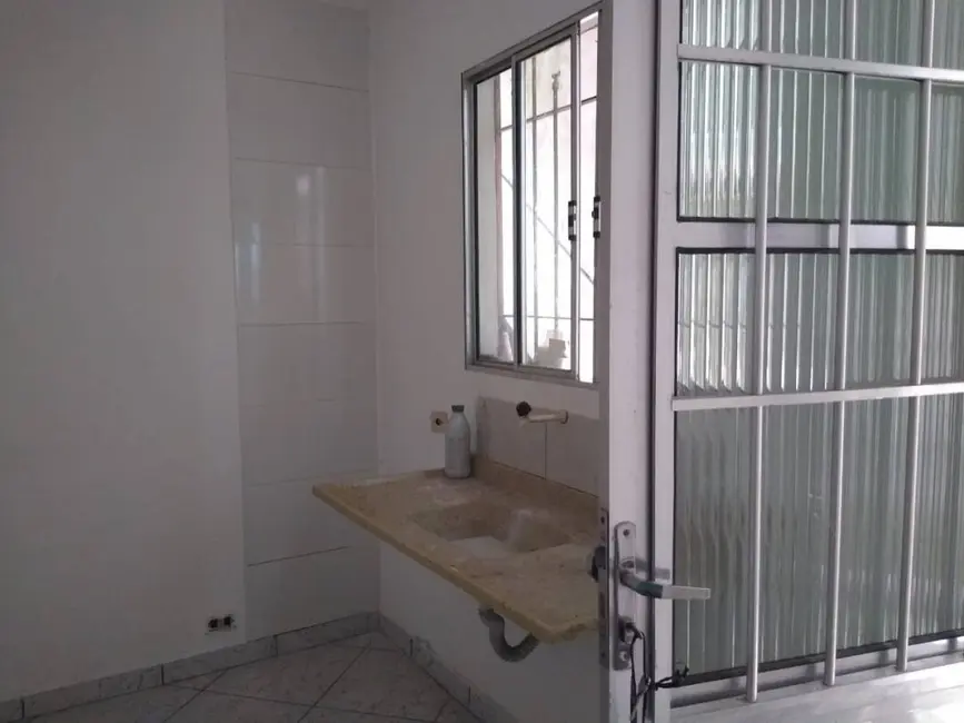Casa com 1 quarto para alugar, 35m2 em Munhoz Júnior, Osasco - SP - imagem 3 Foto 3 de Casa com 1 quarto para alugar, 35m2 em Munhoz Júnior, Osasco - SP