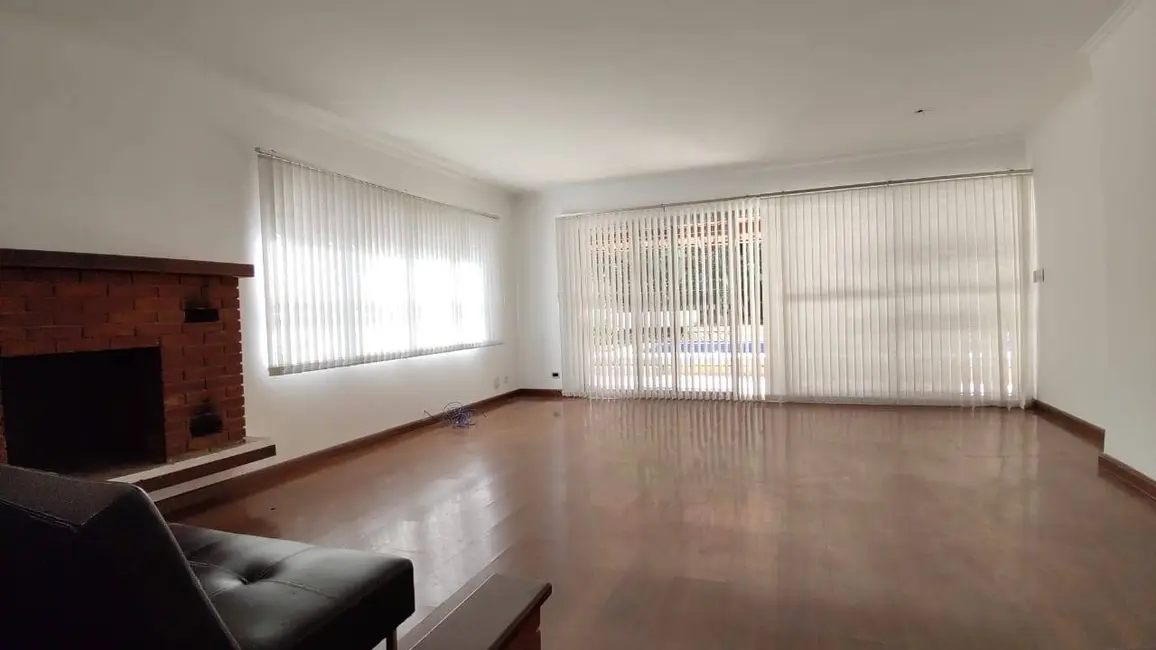 Casa de Condomínio com 3 quartos à venda e para alugar, 300m2 em Alphaville Residencial Dois, Barueri - SP - imagem 3 Foto 3 de Casa de Condomínio com 3 quartos à venda e para alugar, 300m2 em Alphaville Residencial Dois, Barueri - SP