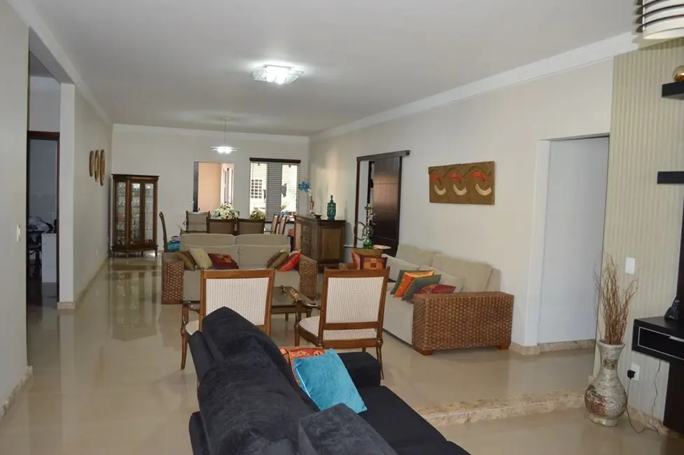 Casa de Condomínio com 4 quartos à venda, 800m2 em Setor Habitacional Vicente Pires, Brasilia - DF - imagem 2 Foto 2 de Casa de Condomínio com 4 quartos à venda, 800m2 em Setor Habitacional Vicente Pires, Brasilia - DF