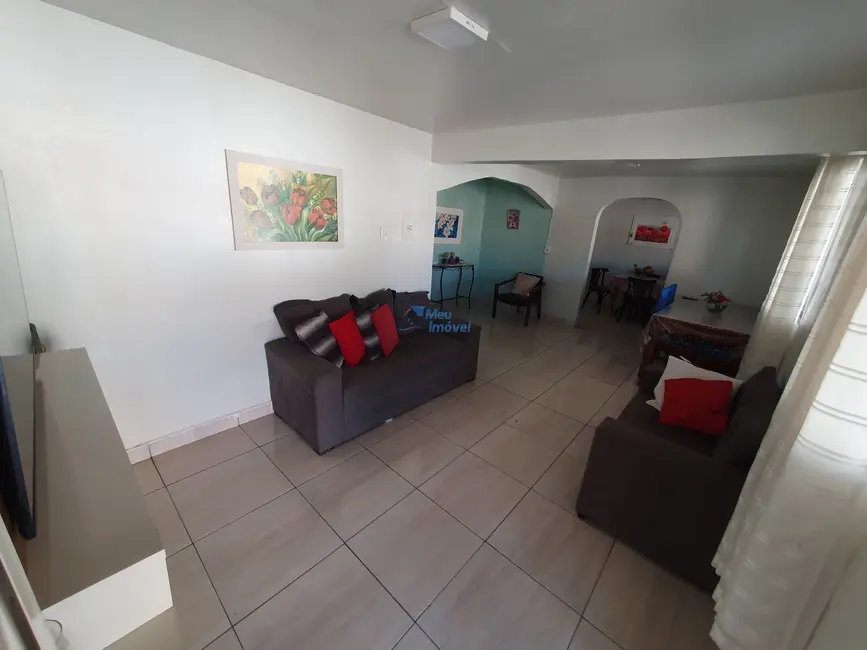 Casa com 6 quartos à venda, 150m2 em Guará I, Brasilia - DF - imagem 3 Foto 3 de Casa com 6 quartos à venda, 150m2 em Guará I, Brasilia - DF