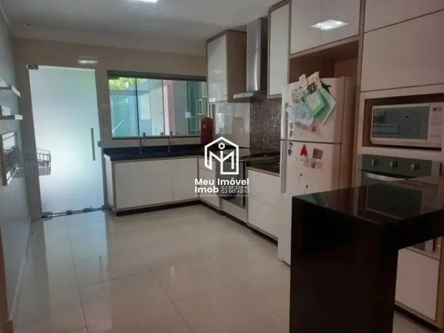 Casa de Condomínio com 3 quartos à venda, 400m2 em Setor Habitacional Vicente Pires, Brasilia - DF - imagem 4 Foto 4 de Casa de Condomínio com 3 quartos à venda, 400m2 em Setor Habitacional Vicente Pires, Brasilia - DF