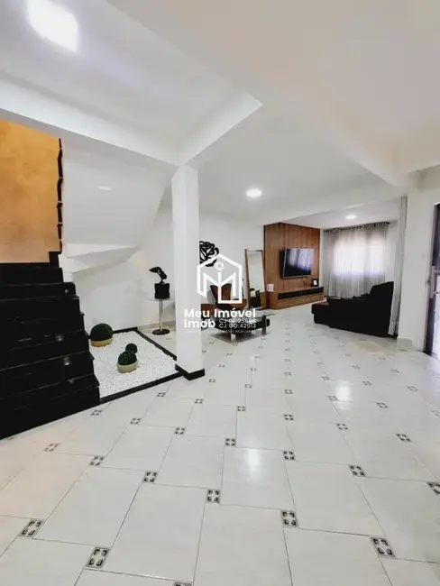 Casa de Condomínio com 3 quartos à venda, 520m2 em Setor Habitacional Arniqueira (Águas Claras), Brasilia - DF - imagem 3 Foto 3 de Casa de Condomínio com 3 quartos à venda, 520m2 em Setor Habitacional Arniqueira (Águas Claras), Brasilia - DF