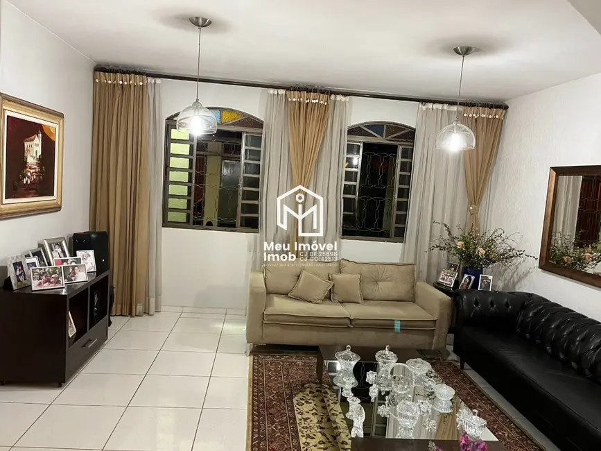 Foto 1 de Casa com 3 quartos à venda, 250m2 em Guará II, Brasilia - DF