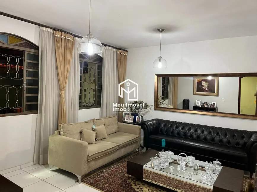 Foto 2 de Casa com 3 quartos à venda, 250m2 em Guará II, Brasilia - DF