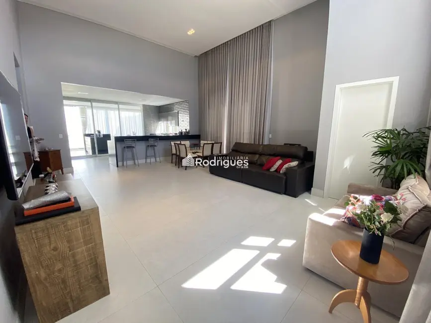 Foto 2 de Casa de Condomínio com 4 quartos à venda, 290m2 em Setor Habitacional Arniqueira (Águas Claras), Brasilia - DF