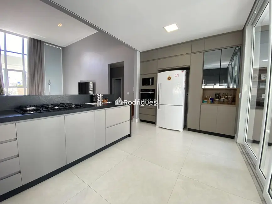 Casa de Condomínio com 4 quartos à venda, 290m2 em Setor Habitacional Arniqueira (Águas Claras), Brasilia - DF - imagem 5 Foto 5 de Casa de Condomínio com 4 quartos à venda, 290m2 em Setor Habitacional Arniqueira (Águas Claras), Brasilia - DF