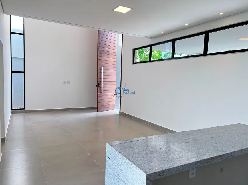 Foto 2 de Casa de Condomínio com 4 quartos à venda, 184m2 em Setor Fumal, Luziania - GO