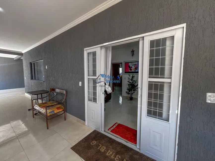 Casa de Condomínio com 3 quartos à venda, 205m2 em Setor Habitacional Vicente Pires, Brasilia - DF - imagem 1 Foto 1 de Casa de Condomínio com 3 quartos à venda, 205m2 em Setor Habitacional Vicente Pires, Brasilia - DF