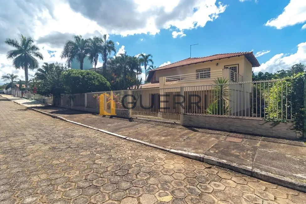 Casa de Condomínio com 5 quartos à venda, 590m2 em Park Way, Brasilia - DF - imagem 2 Foto 2 de Casa de Condomínio com 5 quartos à venda, 590m2 em Park Way, Brasilia - DF