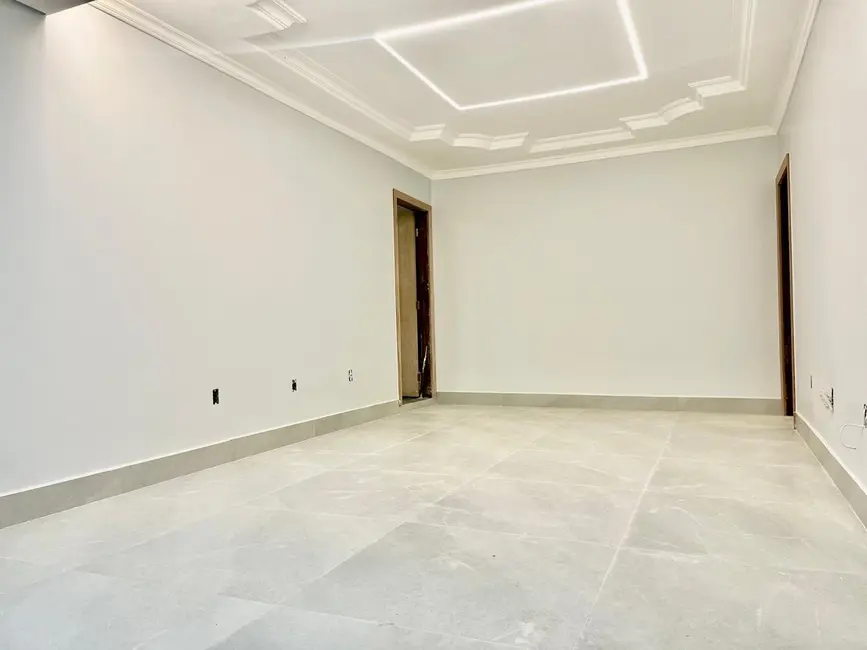 Casa de Condomínio com 3 quartos à venda, 500m2 em Setor Habitacional Vicente Pires, Brasilia - DF - imagem 4 Foto 4 de Casa de Condomínio com 3 quartos à venda, 500m2 em Setor Habitacional Vicente Pires, Brasilia - DF