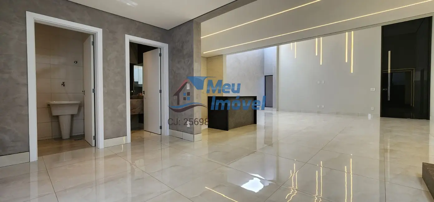 Casa de Condomínio com 3 quartos à venda, 300m2 em Setor Habitacional Vicente Pires, Brasilia - DF - imagem 1 Foto 1 de Casa de Condomínio com 3 quartos à venda, 300m2 em Setor Habitacional Vicente Pires, Brasilia - DF