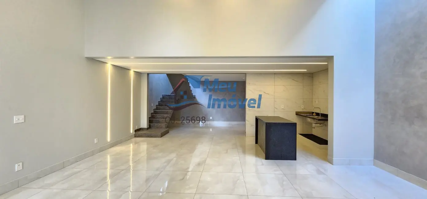 Casa de Condomínio com 3 quartos à venda, 300m2 em Setor Habitacional Vicente Pires, Brasilia - DF - imagem 2 Foto 2 de Casa de Condomínio com 3 quartos à venda, 300m2 em Setor Habitacional Vicente Pires, Brasilia - DF