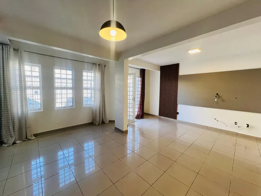 Foto 2 de Casa com 4 quartos à venda, 300m2 em Riacho Fundo I, Brasilia - DF