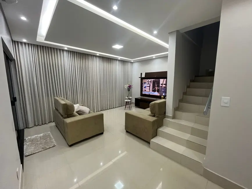 Foto 1 de Casa com 3 quartos à venda, 260m2 em Samambaia Norte (Samambaia), Brasilia - DF