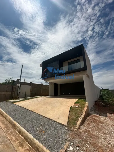 Foto 2 de Casa de Condomínio com 3 quartos à venda, 250m2 em Parque Rio Branco, Valparaiso De Goias - GO