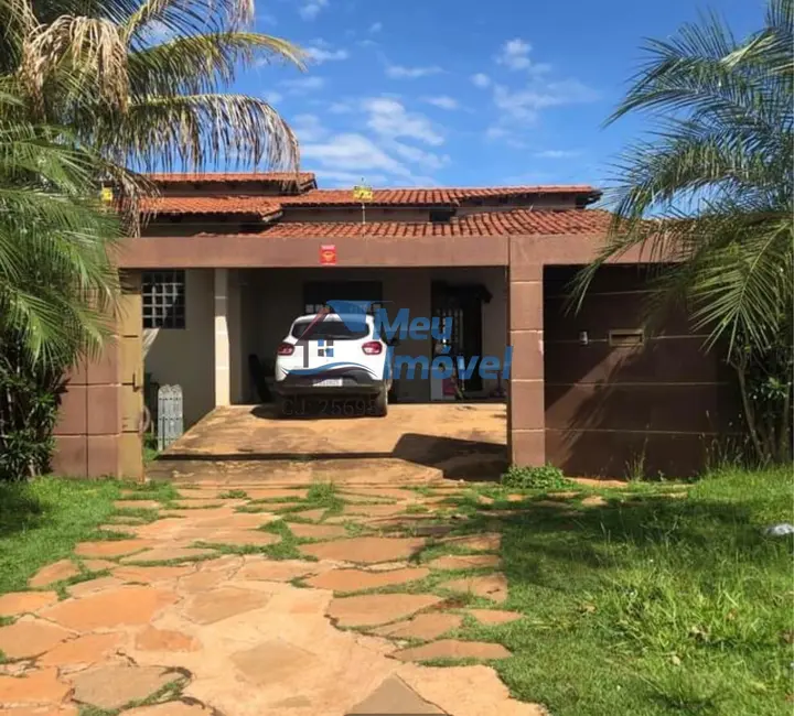 Foto 3 de Casa com 4 quartos à venda, 230m2 em Residencial Alto das Caraíbas, Luziania - GO