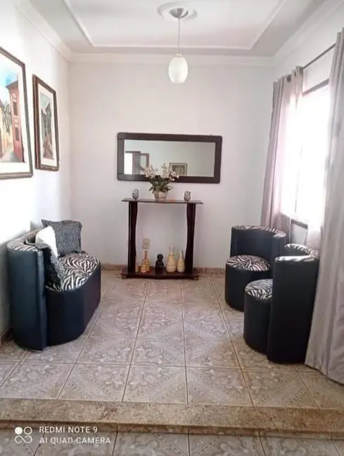 Foto 2 de Casa com 3 quartos à venda, 108m2 em Guanabara, Patos De Minas - MG