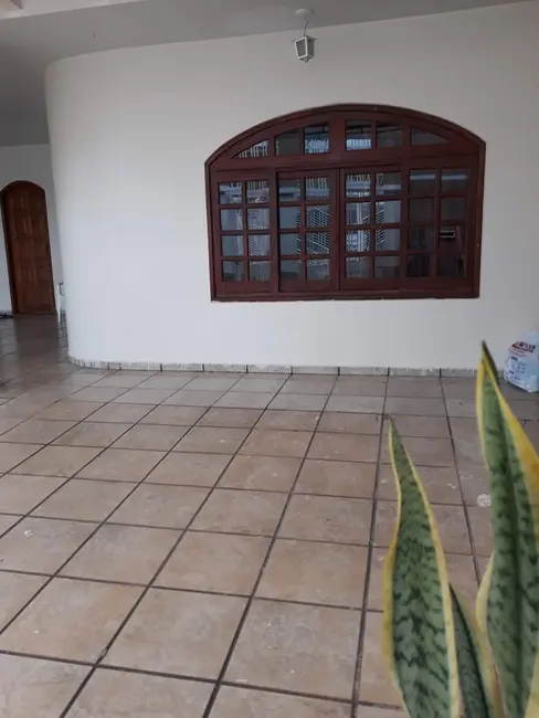 Casa com 3 quartos à venda, 300m2 em Taguatinga Sul (Taguatinga), Brasilia - DF - imagem 3 Foto 3 de Casa com 3 quartos à venda, 300m2 em Taguatinga Sul (Taguatinga), Brasilia - DF