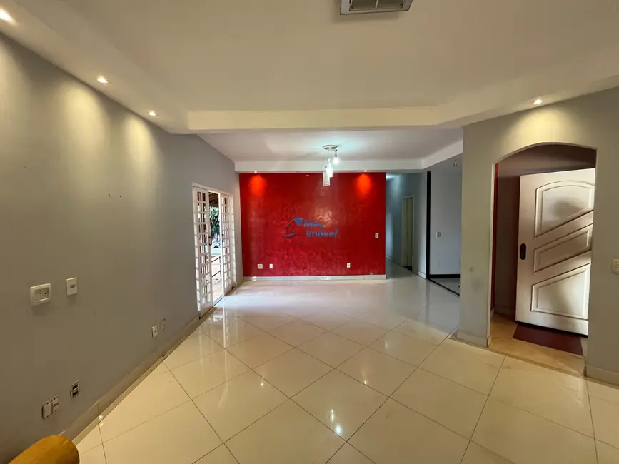 Casa com 3 quartos à venda, 230m2 em Brasilia - DF - imagem 2 Foto 2 de Casa com 3 quartos à venda, 230m2 em Brasilia - DF