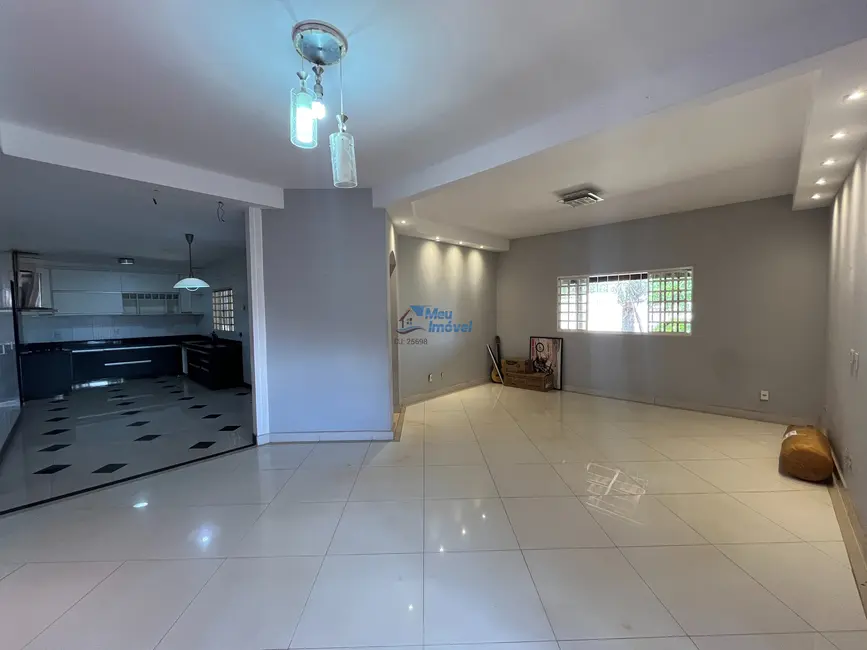 Casa com 3 quartos à venda, 230m2 em Brasilia - DF - imagem 6 Foto 6 de Casa com 3 quartos à venda, 230m2 em Brasilia - DF