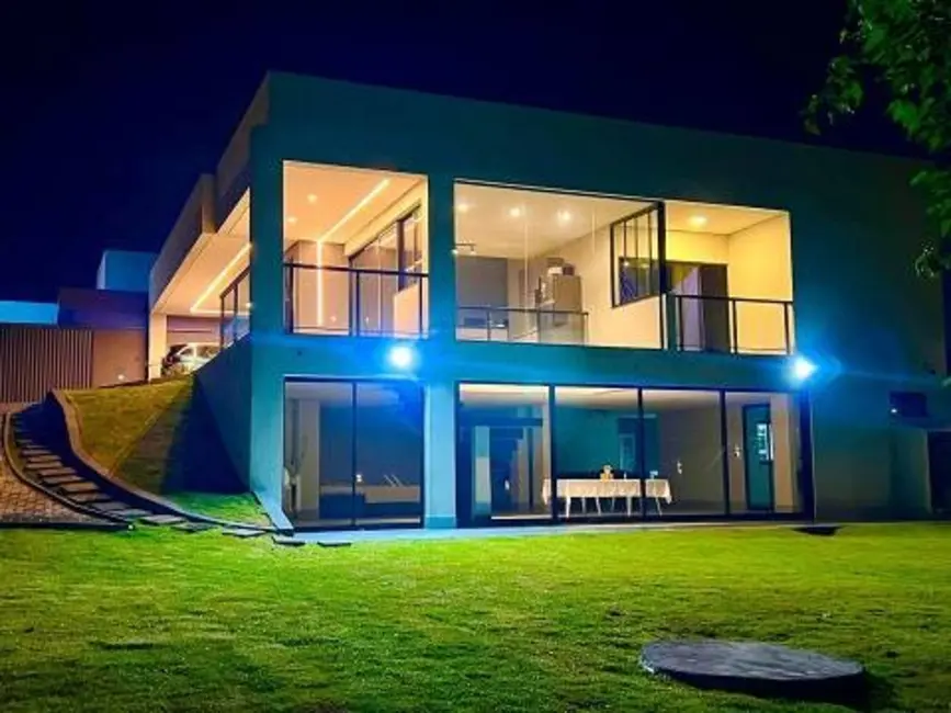 Casa de Condomínio com 3 quartos à venda, 600m2 em Setor Habitacional Arniqueira (Águas Claras), Brasilia - DF - imagem 4 Foto 4 de Casa de Condomínio com 3 quartos à venda, 600m2 em Setor Habitacional Arniqueira (Águas Claras), Brasilia - DF