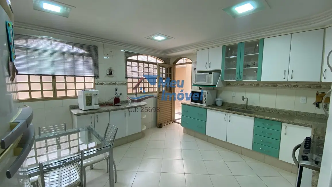 Foto 1 de Casa com 4 quartos à venda, 250m2 em Taguatinga Norte (Taguatinga), Brasilia - DF