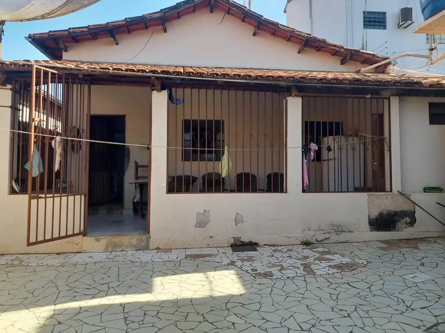 Foto 1 de Casa com 4 quartos à venda, 442m2 em Centro, Luziania - GO