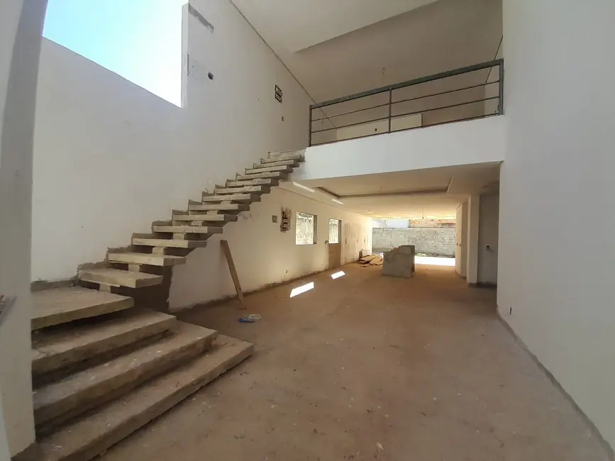 Casa com 3 quartos à venda, 324m2 em Parque Esplanada III, Valparaiso De Goias - GO - imagem 3 Foto 3 de Casa com 3 quartos à venda, 324m2 em Parque Esplanada III, Valparaiso De Goias - GO