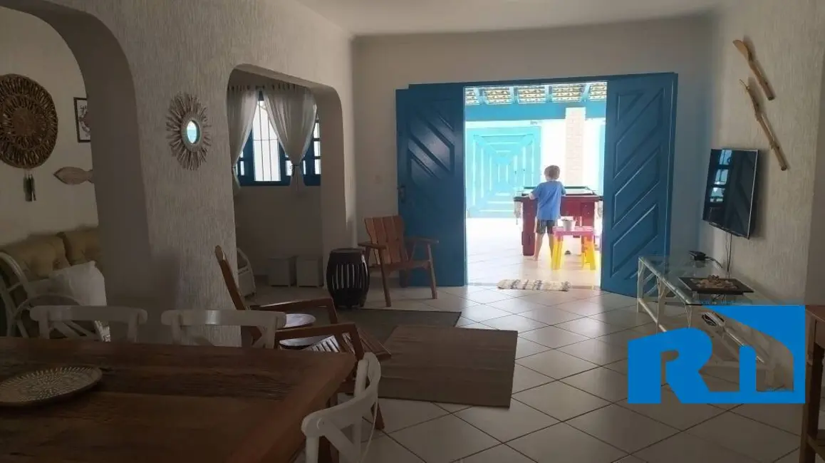 Foto 2 de Casa com 3 quartos à venda, 300m2 em Caraguatatuba - SP