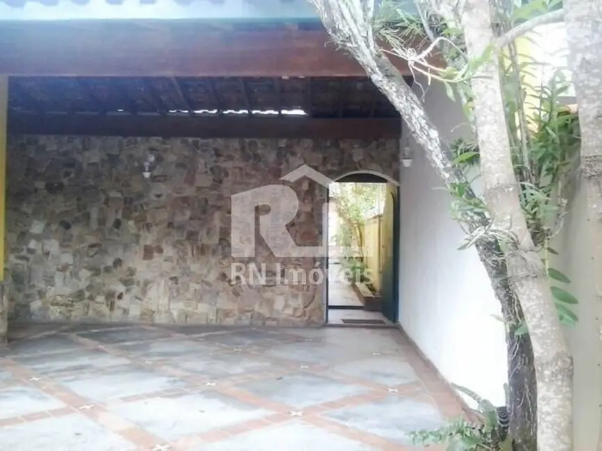 Foto 4 de Casa com 4 quartos à venda, 223m2 em Mar Verde, Caraguatatuba - SP