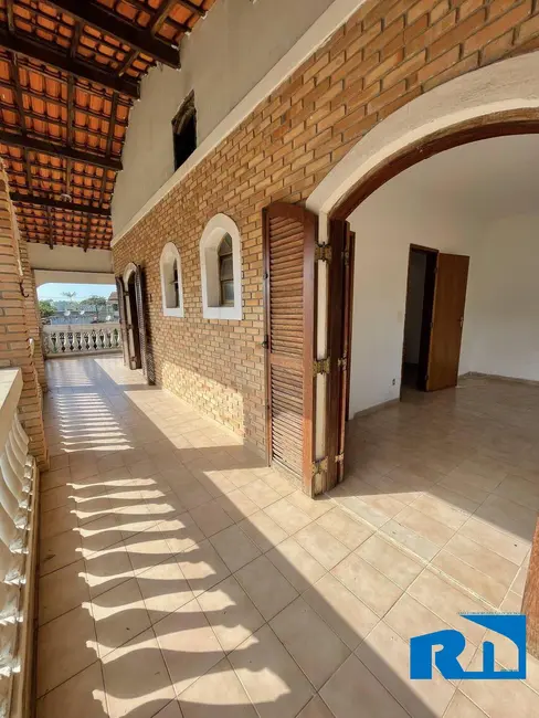 Foto 1 de Sobrado com 6 quartos à venda, 300m2 em Jardim Jaqueira, Caraguatatuba - SP