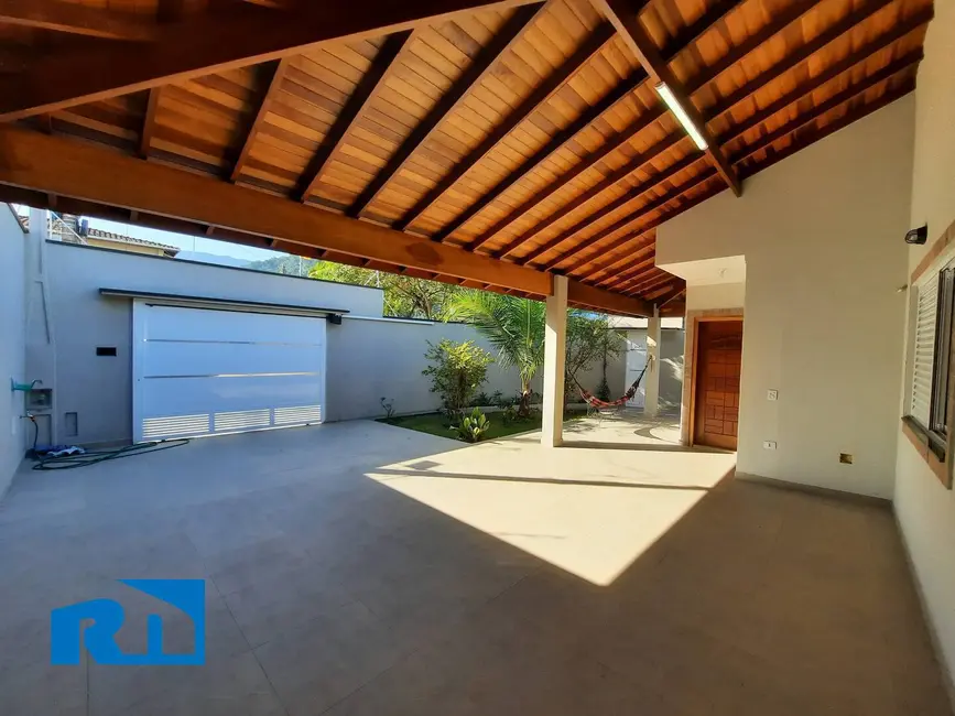 Foto 3 de Casa com 3 quartos à venda, 360m2 em Cidade Jardim, Caraguatatuba - SP