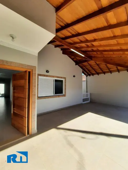 Foto 1 de Casa com 3 quartos à venda e para alugar, 360m2 em Cidade Jardim, Caraguatatuba - SP