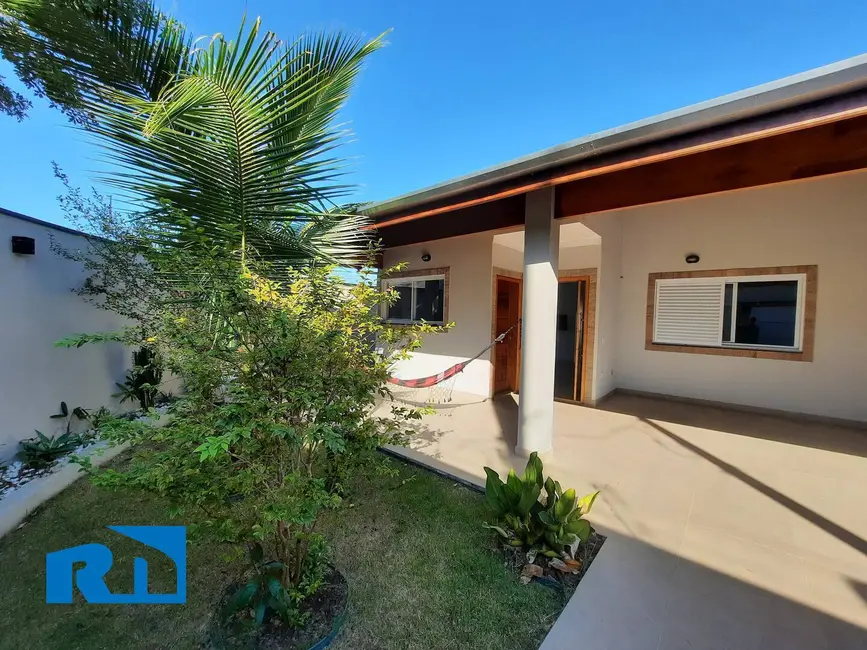 Foto 4 de Casa com 3 quartos à venda, 360m2 em Cidade Jardim, Caraguatatuba - SP