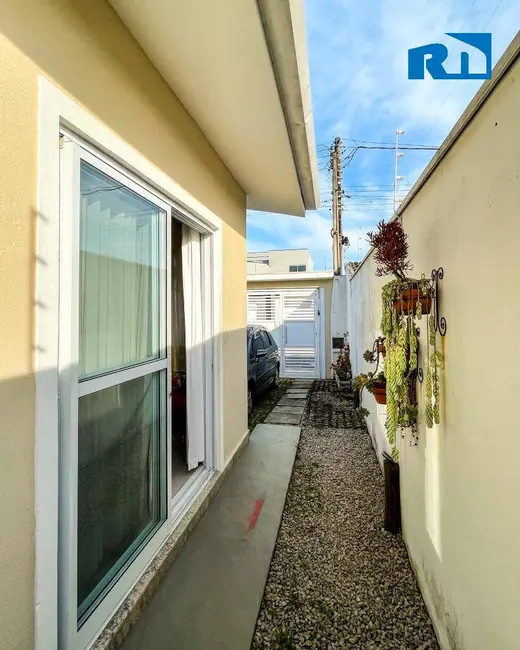 Foto 2 de Casa com 3 quartos para alugar, 150m2 em Praia das Palmeiras, Caraguatatuba - SP